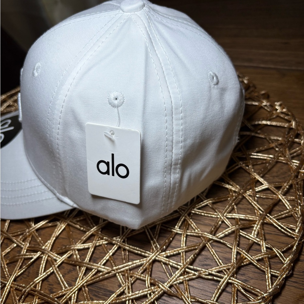 ALO Yoga White Cap - Picture 4 of 8